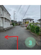 サロン アムール(salon Amour)/３：↑道案内続き