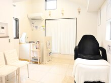 ルミナスアイ プティ 分倍河原店(Luminous Eye Petit)の雰囲気（～施術スペース～完全個室なので人目を気にせずくつろげます☆）