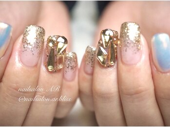ネイルサロンアンドスクール エーアール(AR)/韓国ラメと大粒パーツがポイント