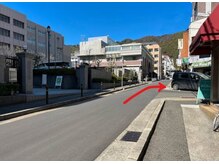 頭専門マッサージ　Hypnos【ヒュプノス】/左：神戸女子大学教育センター