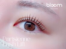 ≪パリジェンヌラッシュリフト≫80度の立ち上げのストレートデザインでぱっちりお目元に！