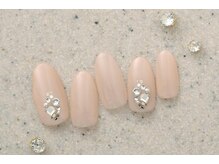 ネイルサロンprish銀座4丁目店【マグネット&フットネイル定額サロン】/5000円　ビジュー　ネイル