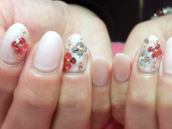 ネイルネイル 南森町店(nailnail)/お花が際立つ控えめカラー♪