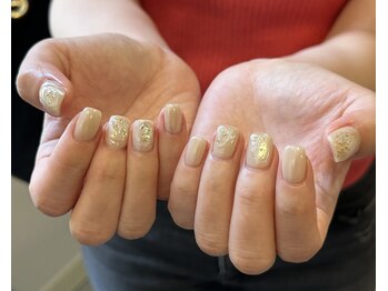 ホワイトミラーデザイン : yuua