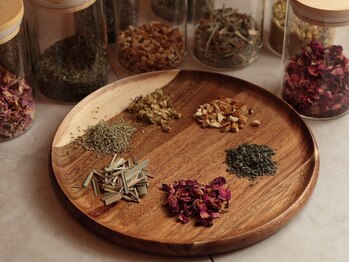 ウララ バイ ロキエ(u-LALA by ROCHIE)/＠yomogimushi_wkn