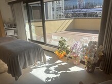 スパ レスィ(SPA Recit)/カーテンを開けると