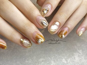 アイヴィー(IVY)/ゴールドニュアンスネイル