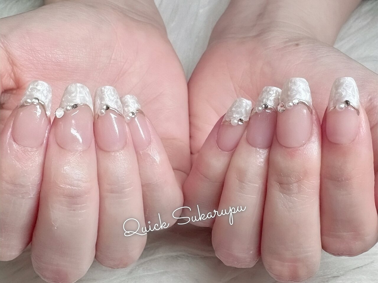 2026年冬トレンド】ホワイトフレンチのネイルデザイン集｜人気順