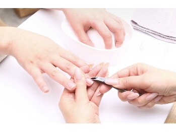 エンネイルサロン(En nail salon)の写真/日々の家事や仕事で気になる痛みや乾燥などのお悩みに！丁寧なケア＆保湿で魅せる指先へ☆ネイルと併用も◎