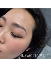カイリー(KYREE)/HOLLYWOOD BROW LIFT
