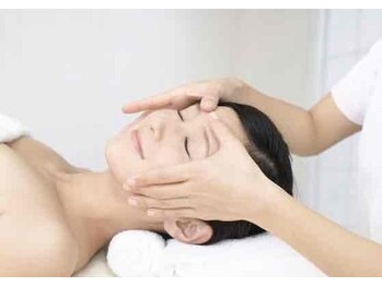 エアー 藤沢店(AIR)の写真/【大人女性のシワ徹底ケア】高濃度ヒアルロン酸美容液導入フェイシャルで内側からふっくら潤い肌へ。￥4800