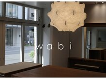 ワビ 本町店(wabi)の雰囲気（1階美容室にて受付後、2階アイルームへご案内させて頂きます。）