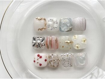 ぷっくりうる艶フットネイル