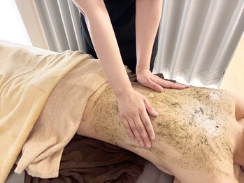 ホワイトアクア 北千住店(WHITE AQUA)/背中REVIハーブ ハーブ塗布