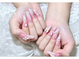 ピンク×ホワイトワンホンネイル