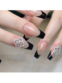 美爪際立つフレンチネイル