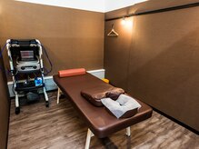 施術は半個室で、あなただけのプライベート空間を！