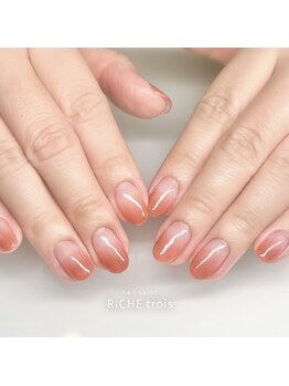 リッシュ トロワ(RICHE trois)/マオジェル使用!グラデネイル♪