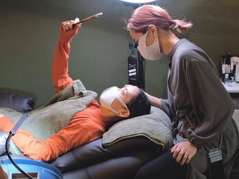 アレン プリュス(allen plus)/アイブロウの仕上り確認