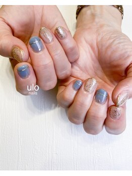 ウロネイルズ(ulo nails)/水色とキラキラゴールドネイル