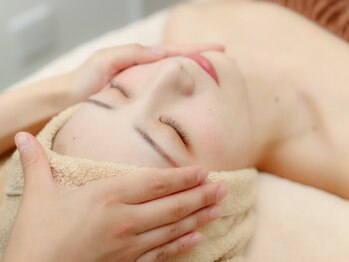 遠賀サロンの写真/【結果重視の本格小顔コルギ◎】たるみ改善ならコレ!!施術後のお顔のスッキリ感に感動する事間違いなし♪
