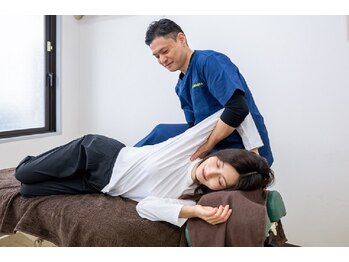 ナチュリカ(Naturica)/施術2 猫背を修正