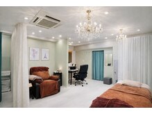 ビューティーモード(Beauty Mode)の雰囲気（セミ個室の店内で静かにお過ごしいただけます。）