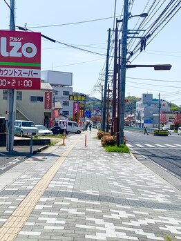 チュラアイズ(CerahEyes)/【道案内】左手にスーパー