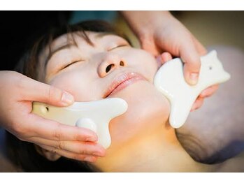 ルナート(Lunart)/ツヤ肌・むくみ解消小顔