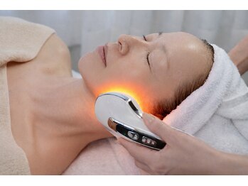 エアー 藤沢店(AIR)の写真/【ほうれい線シワ改善】引き上げマシ-ン×ハンドマッサ-ジ×引き締めパックで口元の上がりを実感◎￥5800
