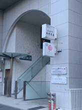 リラブルー(Lilas Bleu)/ビルの入口