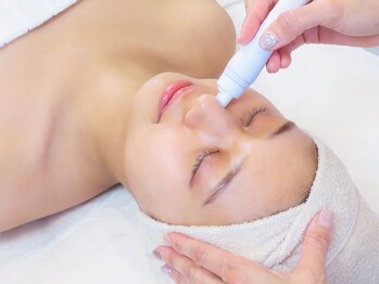 Ruce【ルーチェ】 FACIAL＆THREADING SALON　中目黒【6/1 NEW OPEN（予定）】の写真/ハイドロ毛穴洗浄×糸脱毛で、毛穴汚れも産毛もオフ。触れられたくなる透明素肌へ