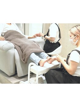 ネイル・アイメニューの同時施術が可能