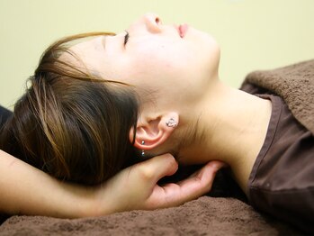 エムハナ鍼灸院(M.hana鍼灸院)/骨格調整を入れながらマッサージ