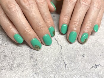 ビューティーサロン リンド(Beauty Salon Lindo)/緑色ネイル