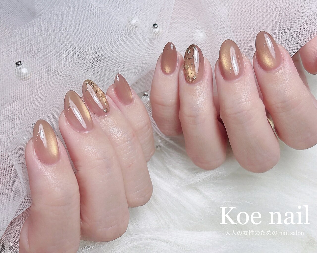 2025年-2026年冬トレンド】ゴールド オフィスのネイルデザイン集｜人気