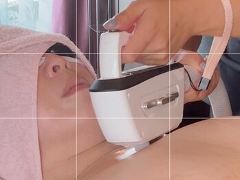 エミニナル(EMININAL)の写真/加齢による下垂・しぼみを徹底ケア！柔らかく弾力ある肌、ふっくら丸みのある美しいバストラインに◎