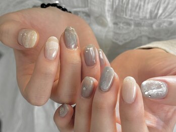 トロワ(trois)の写真/ニュアンスアートやシンプルアート、ショートネイルに合うデザインをご提案いたします◎