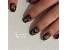 フロウネイル(Flow nail)の雰囲気（流行りのデザインもお任せください。）