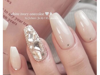 ジェイリー(Je.ily)/シンプルでもキラキラかわいく♪