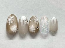 手描きの冬服に合わせた大人Style。毎月変わる定額デザ6650円。