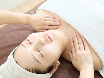 アルセ(arce)/デコルテリンパマッサージ