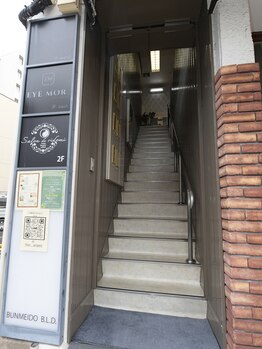 サロンドリドミ 新瑞橋店(Salon de ridomi)/階段を上がるとピンクのお店