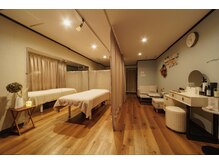 マインドケアアンドストレッチ(Mindcare&stretch)の雰囲気(温かみのあるサロン店内)