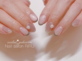 グレーフレンチネイル