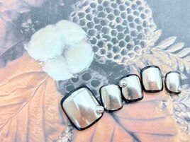 個性派シルバーネイル