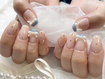 フィオレネイル(fiore nail)の写真/【自分らしい指先を楽しむ！】豊富なカラーとパーツでお仕事にもぴったりな可愛いネイルをご提案☆
