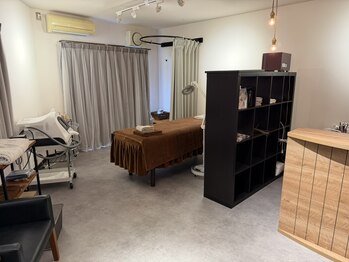 Lambell Beauty Studio./