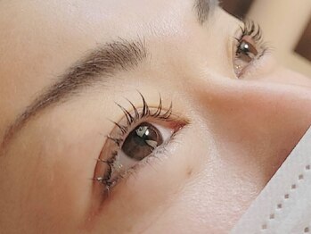 オーフェス 福島店(AUFES)の写真/【まつげパーマ¥5500→¥4400】くるんとカールで目力UP☆魅せる目元へ！長くキレイをキープできる♪