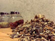 ヨモギー 柏店(YOMOGii)の雰囲気(【3年熟成・無農薬よもぎ】のみ使用。香りと成分の濃さが違う)